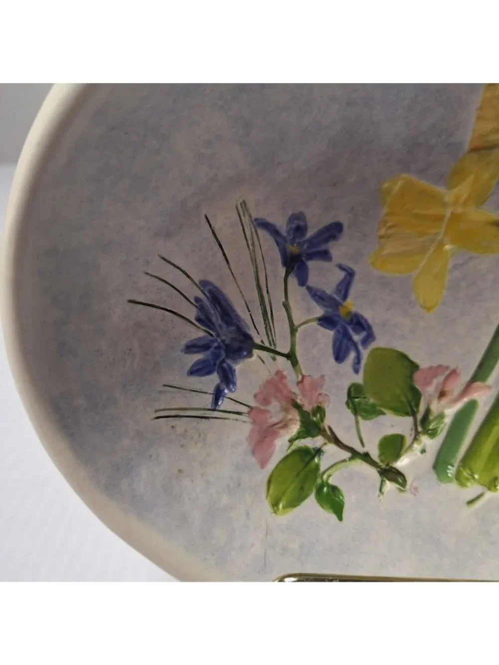 VINTAGE 1999 SALT MARSH POTTERY LTD BOWL/WALL HANGING APRIL GARDEN OVAL USA
